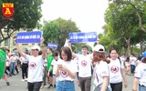 Hàng nghìn người đi bộ kêu gọi 
